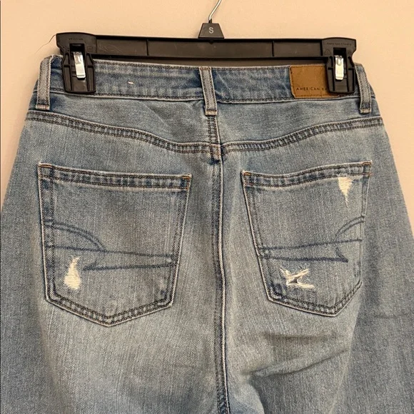 American Eagle Outfitters High Rise Mom Jean 0 Short Light Wash Distressed - Picture 7 of 12